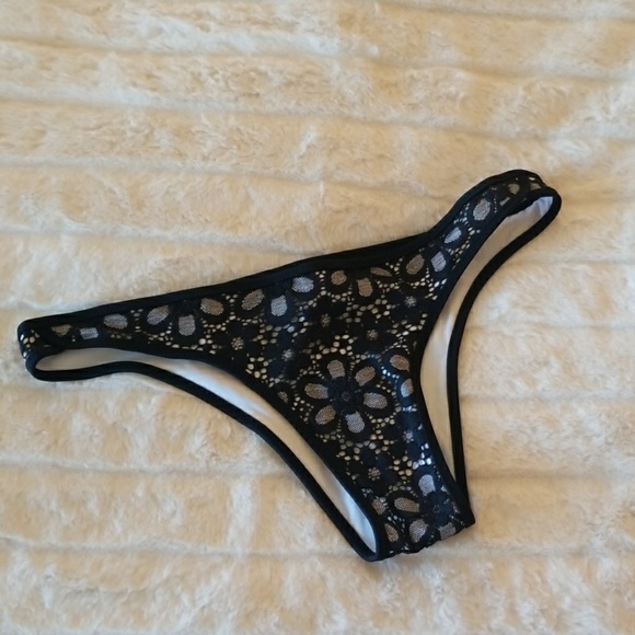 Victoria's Secret Other - VICTORIA'S SECRET SWIM // floral lace itsy bottoms